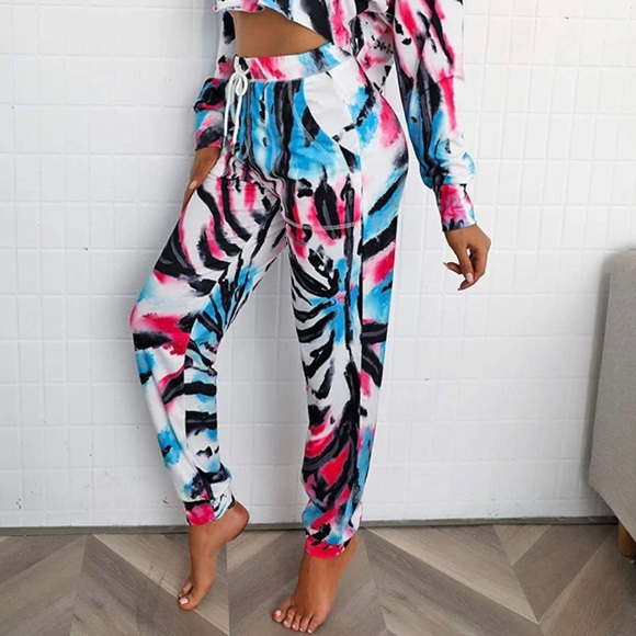 🦋 Tie Dye Printed Long Sleeve Crop Top Sweatsuit 😍 - Picture 3 of 10